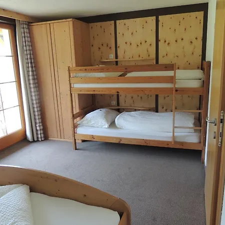 Aparthotel Haeus'l Am Ruan 3*