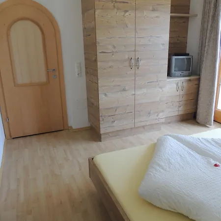 Aparthotel Haeus'l Am Ruan 3*